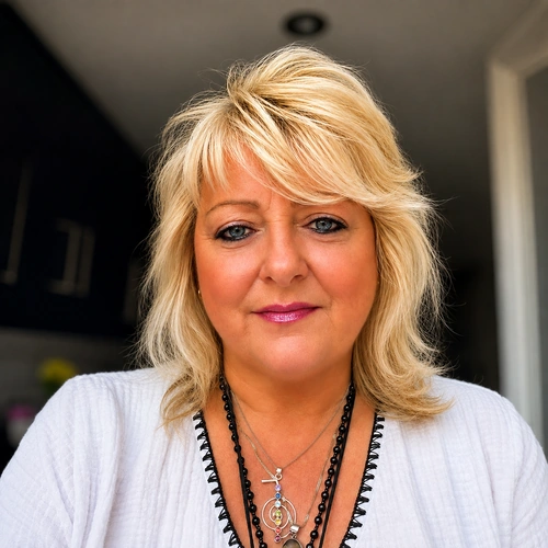 Nikki Laycy, author, spiritual medium and Reiki Master Teacher at Age of Awakening.